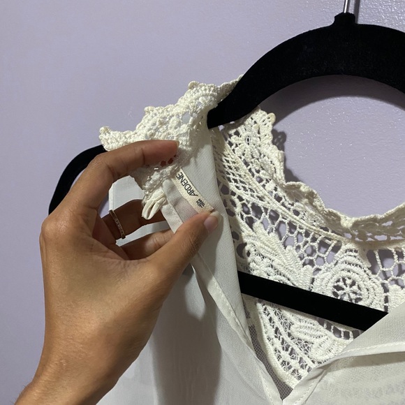 Lace Sleeveless Top - Picture 3 of 4